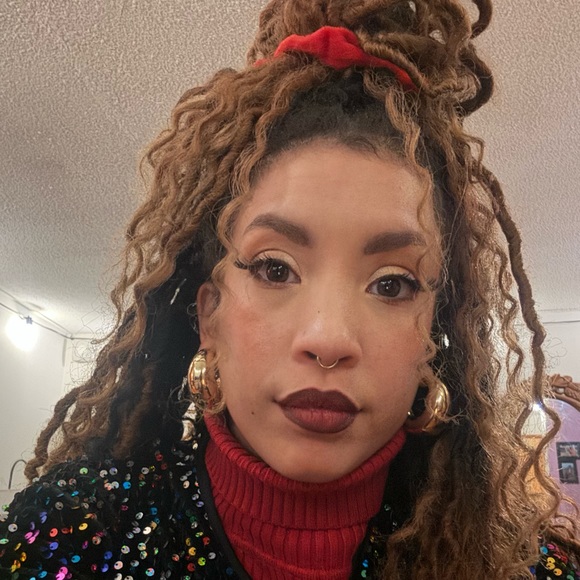 Meet your Posher, Julianna - Picture 1 of 1